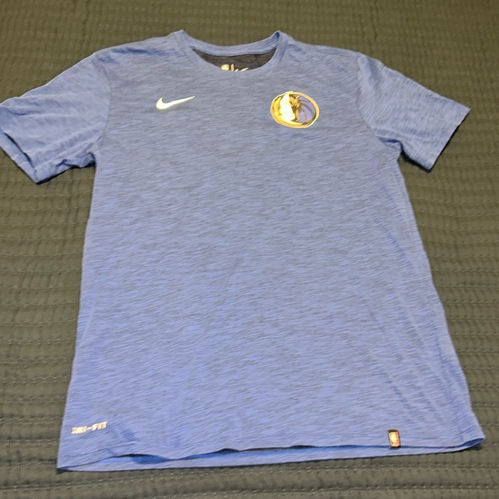 Nike dri fit M mavericks t shirt